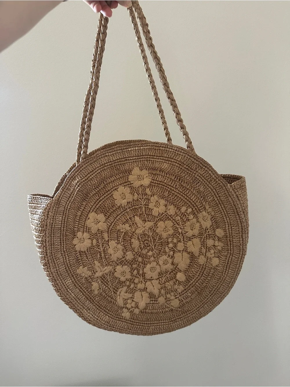 Sezane handwoven round